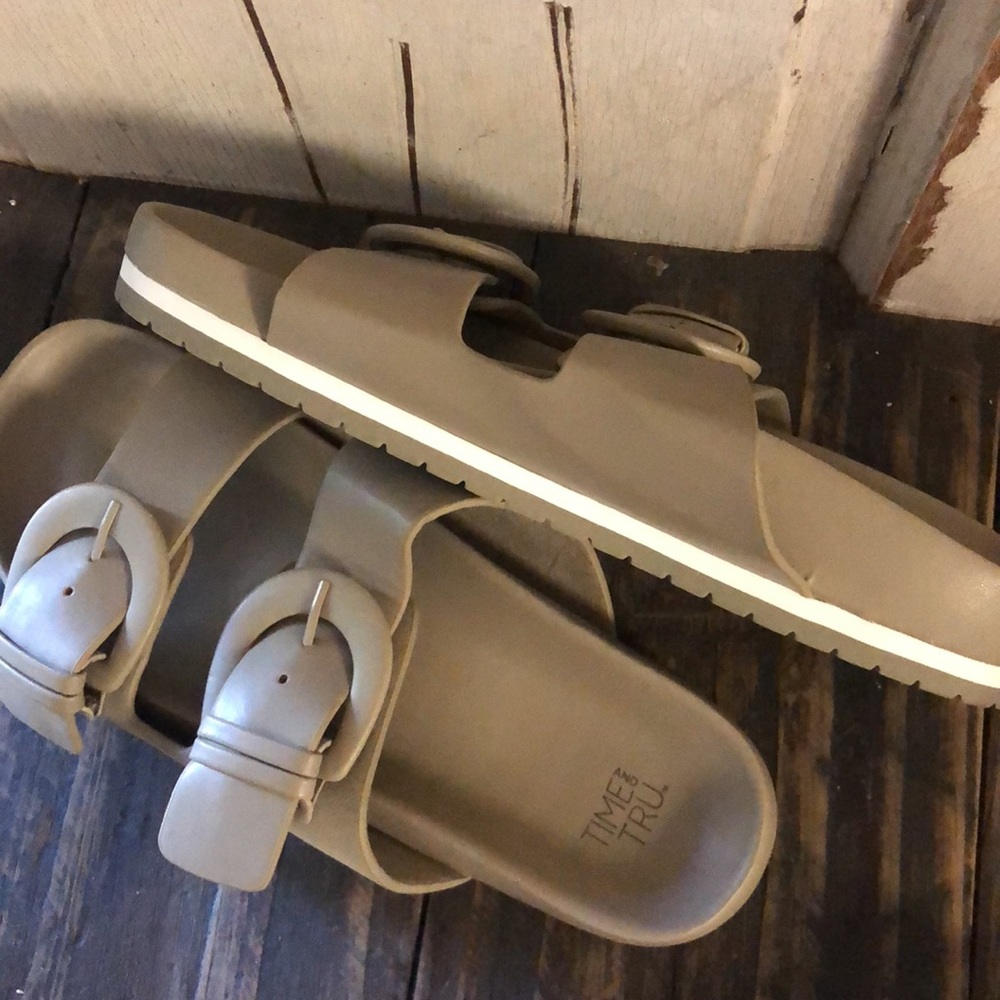 Time and Tru slip on sandal buckle cream brown taupe like new lot of 3 sโฆ - Picture 8 of 16